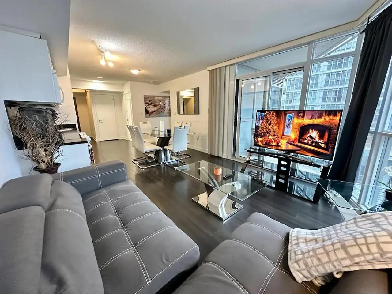City Lake 2 Storey Condo 토론토
