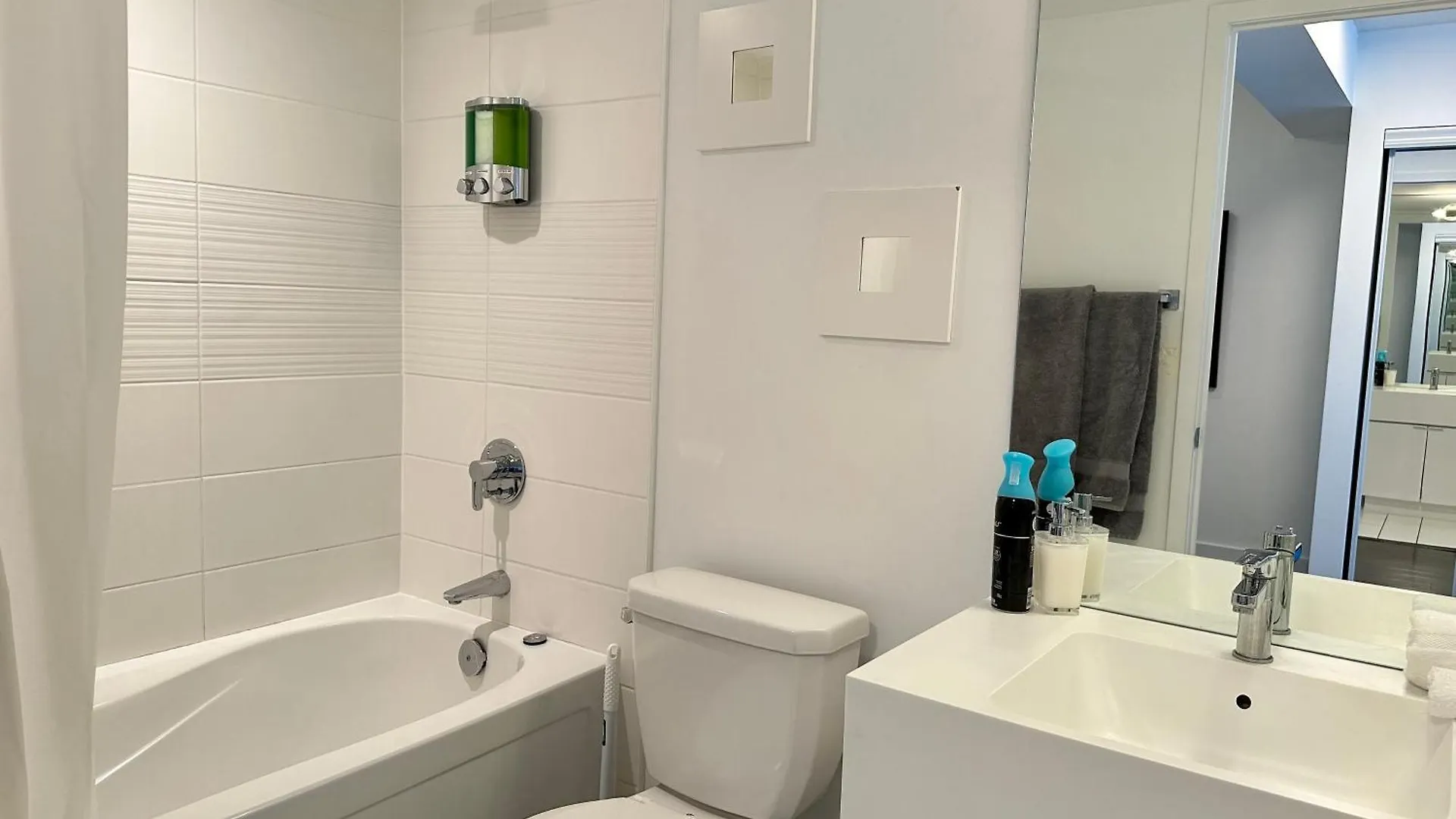 City Lake 2 Storey Condo 토론토 0*,