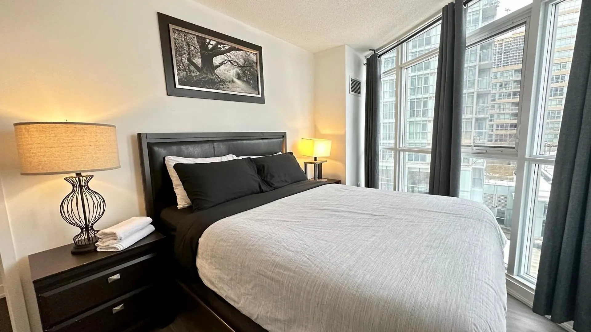 Apartament City Lake 2 Storey Condo Toronto